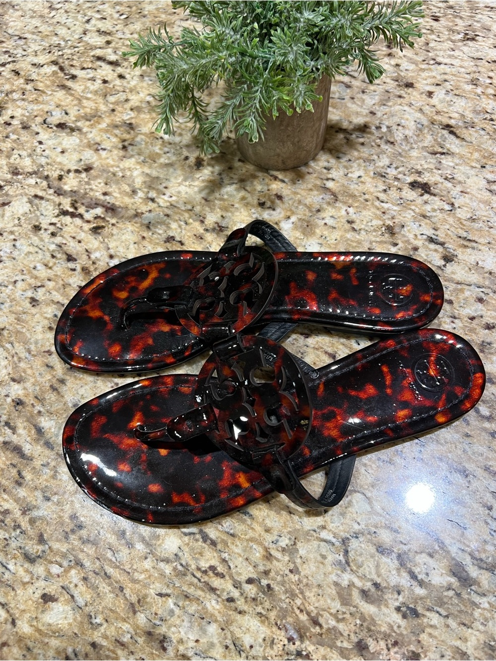 Tory Burch Tortoise Patent Miller Leather Thong Sandals 10M